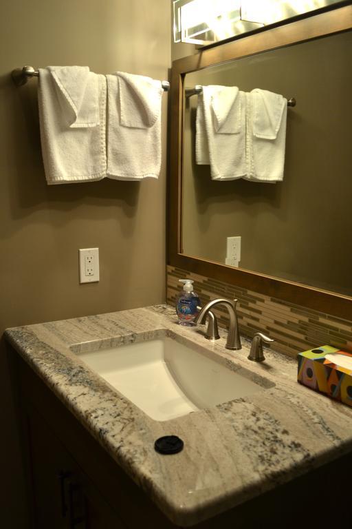Radium Elk Park B & B Radium Hot Springs Room photo